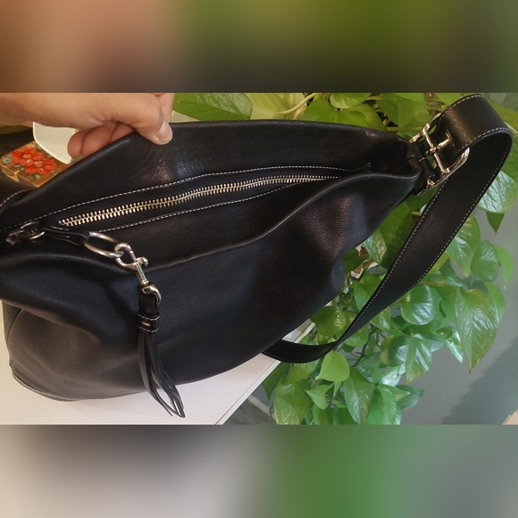 Elegant Black Leather Coach Crossbody - Picture 9 of 16
